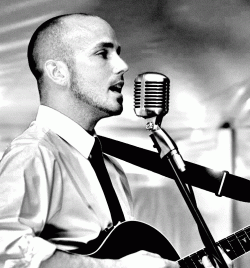 Guitar tutor Brad from Online