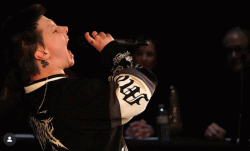Singing And Voice tutor Amber from Online