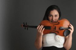 Violin tutor Lucía from Montreal, QC
